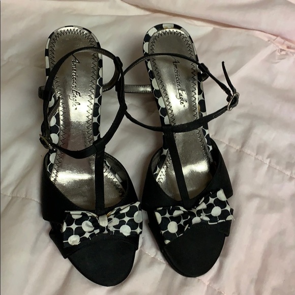Strappy heeled sandals w/toe bow - Picture 2 of 4